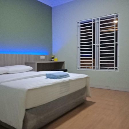 Sleeprest @ Golden Prima Hotel Batam Bagian luar foto