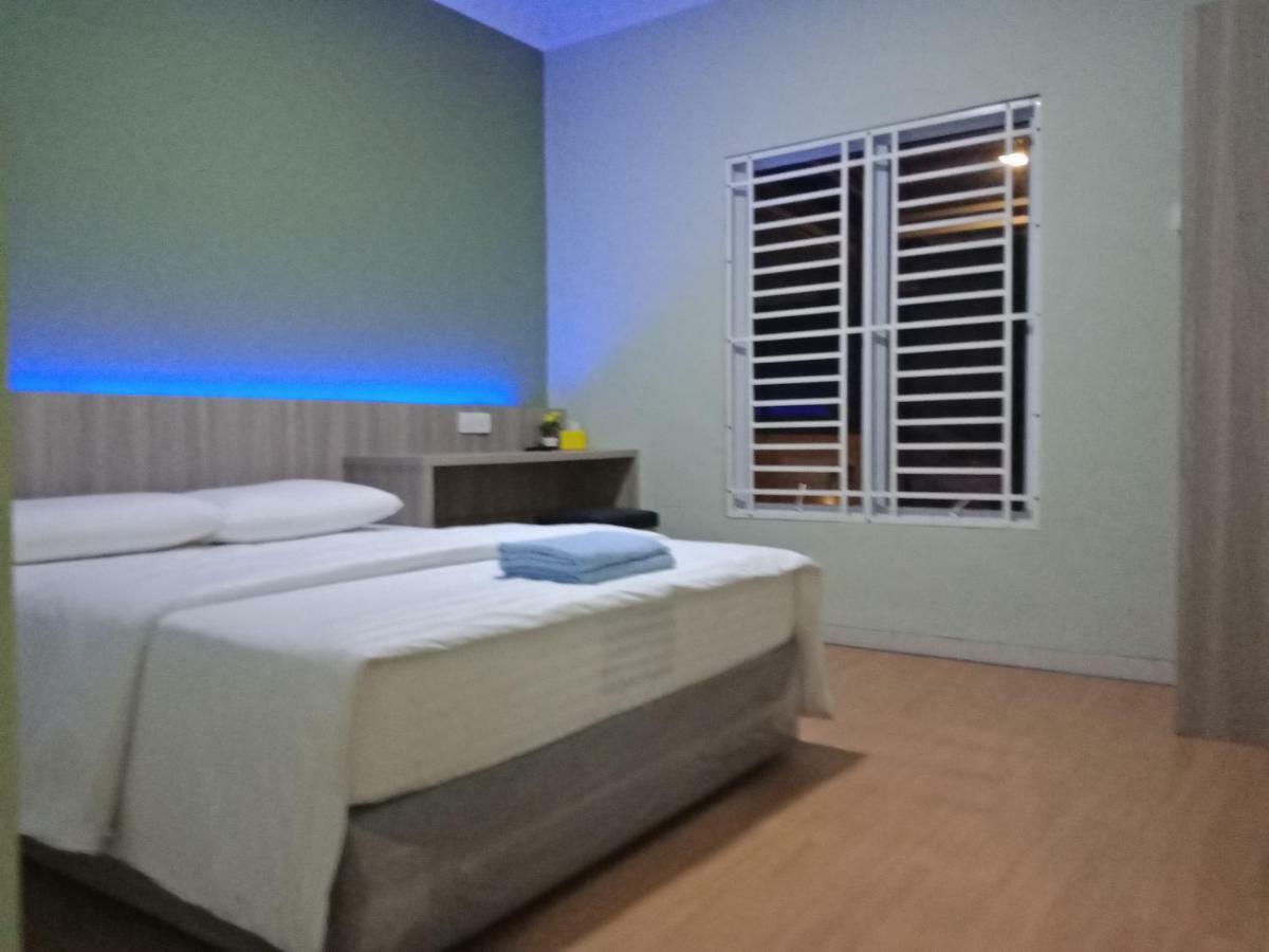 Sleeprest @ Golden Prima Hotel Batam Bagian luar foto