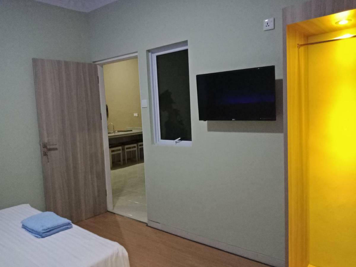 Sleeprest @ Golden Prima Hotel Batam Bagian luar foto