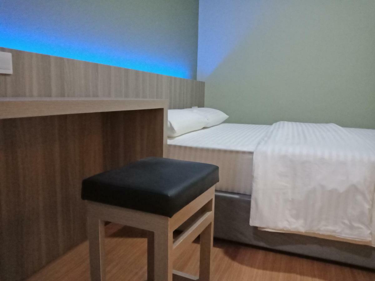 Sleeprest @ Golden Prima Hotel Batam Bagian luar foto